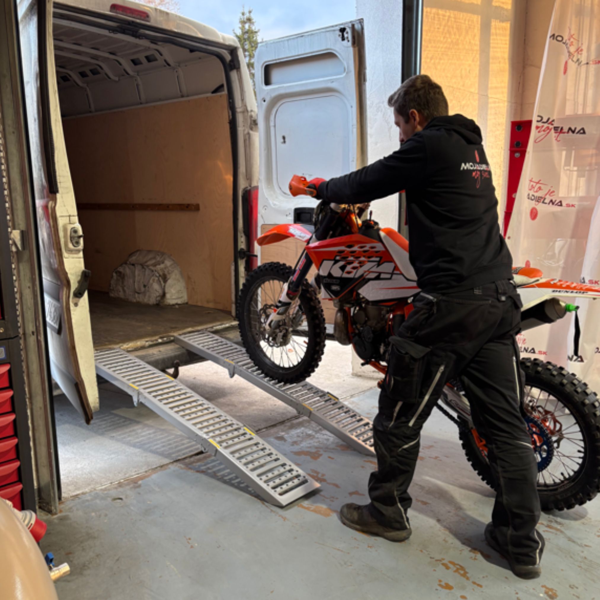 Nájazdové rampy skladacie do 2200 kg Nájazdy G02047 (7)